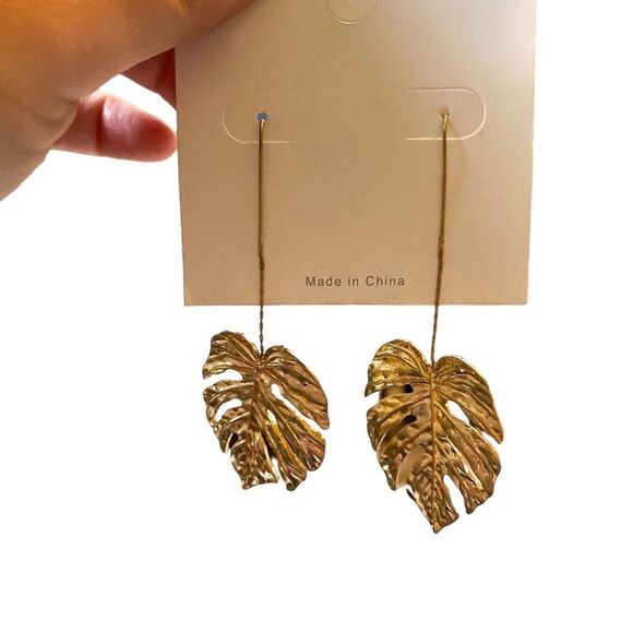John Golt Pacsun Gold Dangle Set of Heart Earrings and Palm Leaf Earrings - Picture 3 of 4
